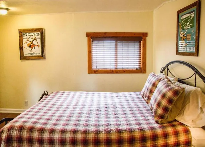 Prospect Cabin, Cozy 1-Bedroom Cabin With Kitchen Dogs Ok